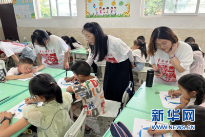 美育潤(rùn)?quán)l(xiāng)野，青春繪華章——重慶師范大學(xué)美術(shù)學(xué)院暑期“三下鄉(xiāng)”美術(shù)輔導(dǎo)服務(wù)紀(jì)實(shí)